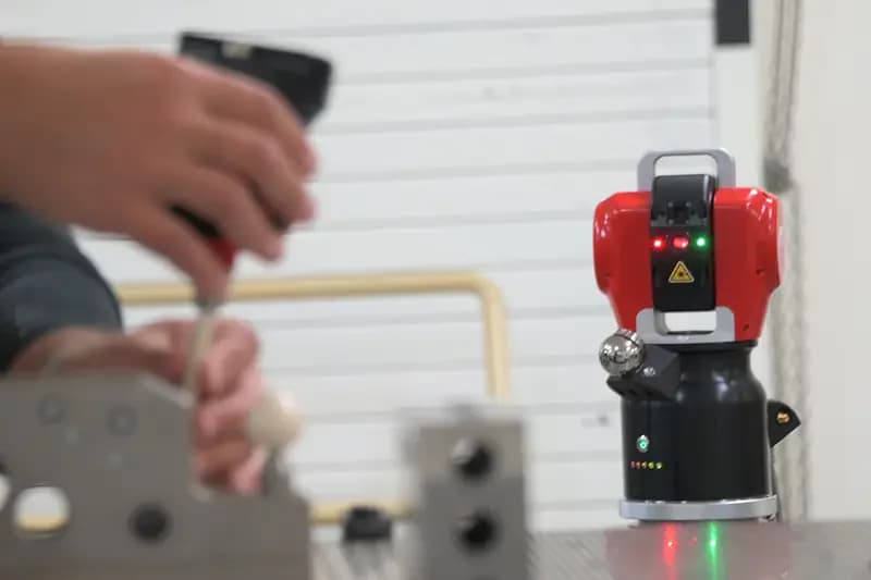 Mesure de grand volume avec un Laser Tracker API Radian Plus